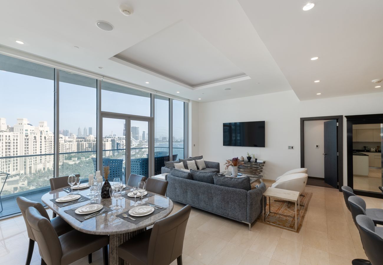 Apartment in Dubai - Royal Seaside Retreat w/ Balcony at the Palm