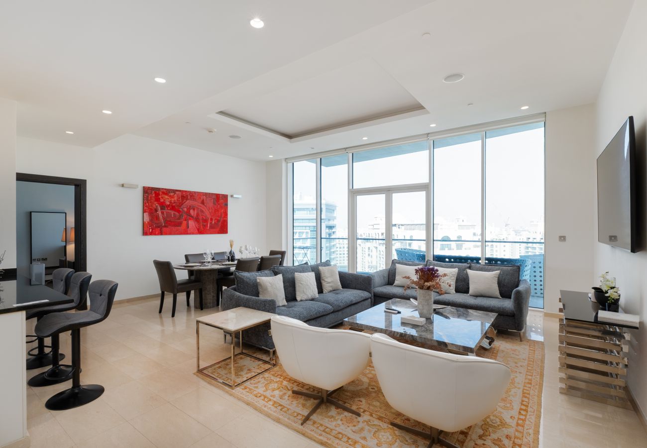 Apartment in Dubai - Royal Seaside Retreat w/ Balcony at the Palm