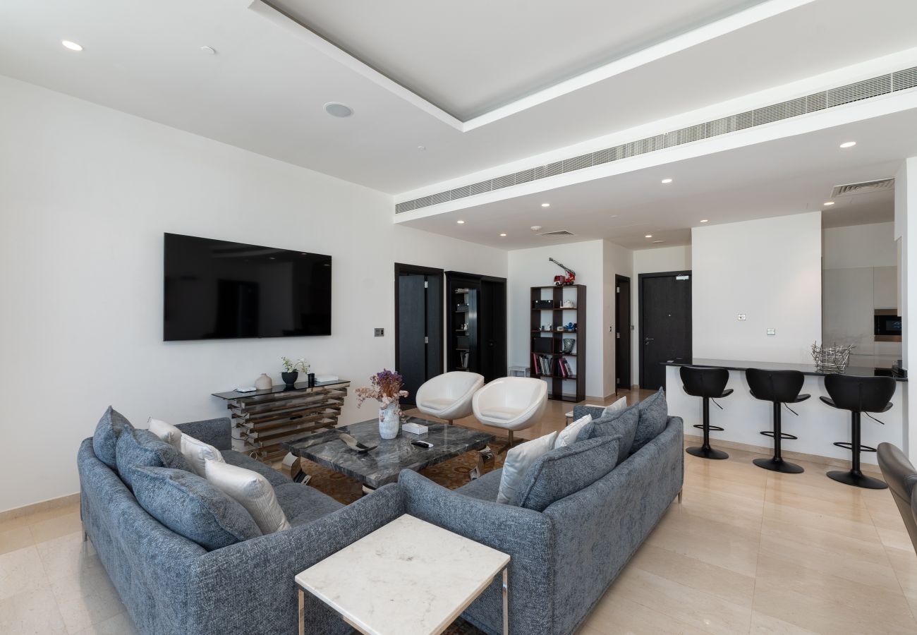 Apartment in Dubai - Royal Seaside Retreat w/ Balcony at the Palm