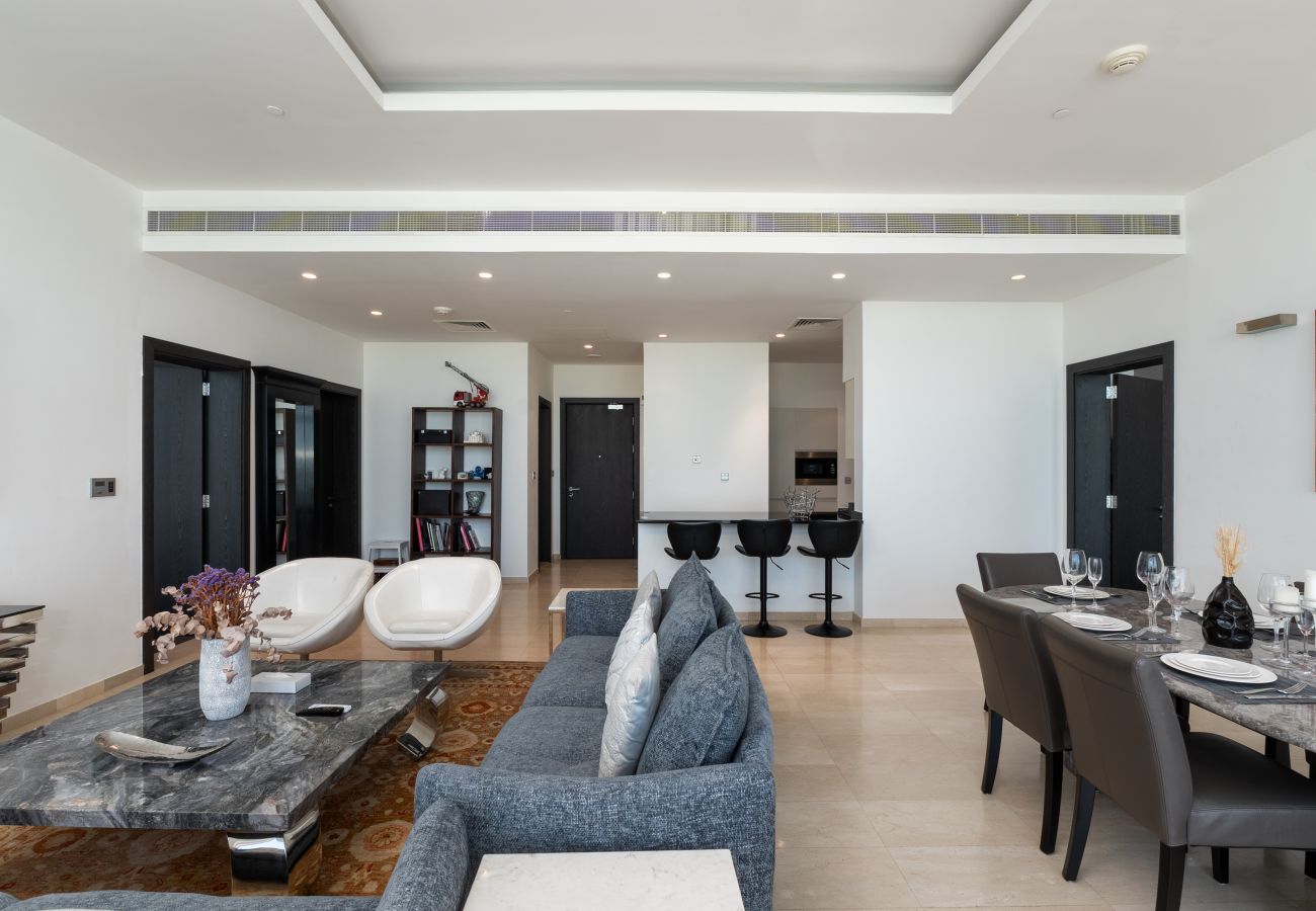 Apartment in Dubai - Royal Seaside Retreat w/ Balcony at the Palm