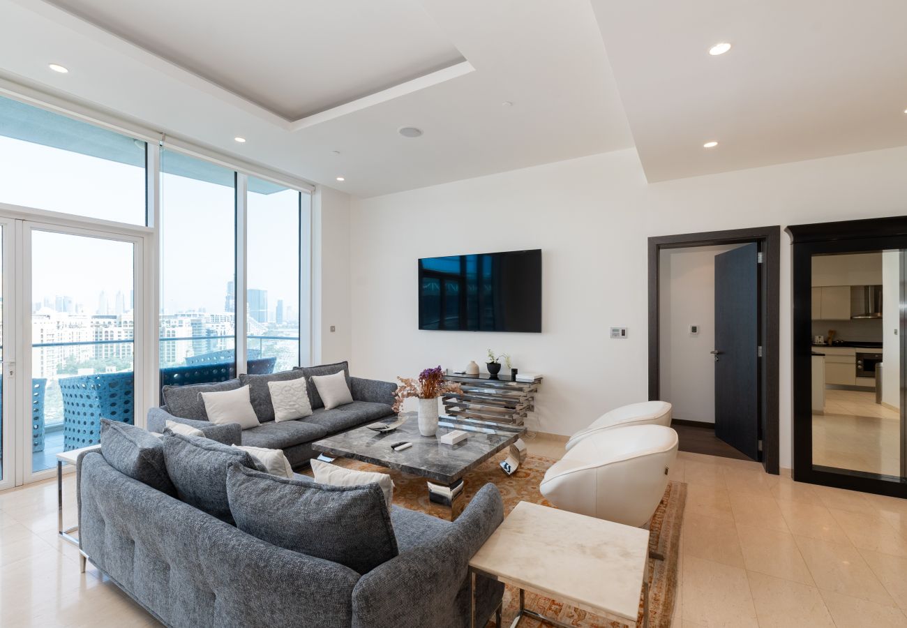 Apartment in Dubai - Royal Seaside Retreat w/ Balcony at the Palm