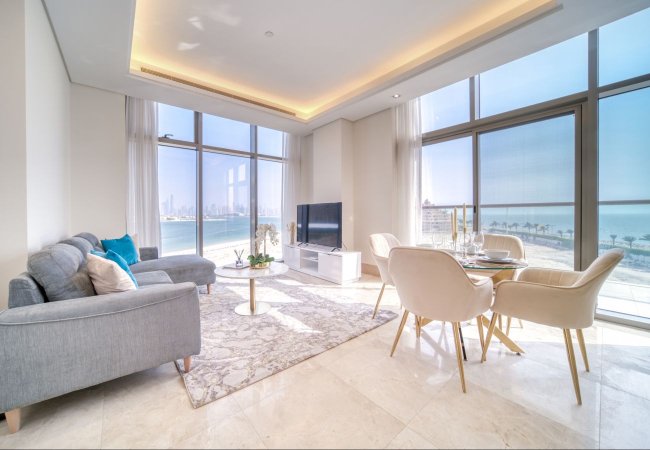 Apartment in Dubai - Chic Beachfront Living: Miami Meets The Palm