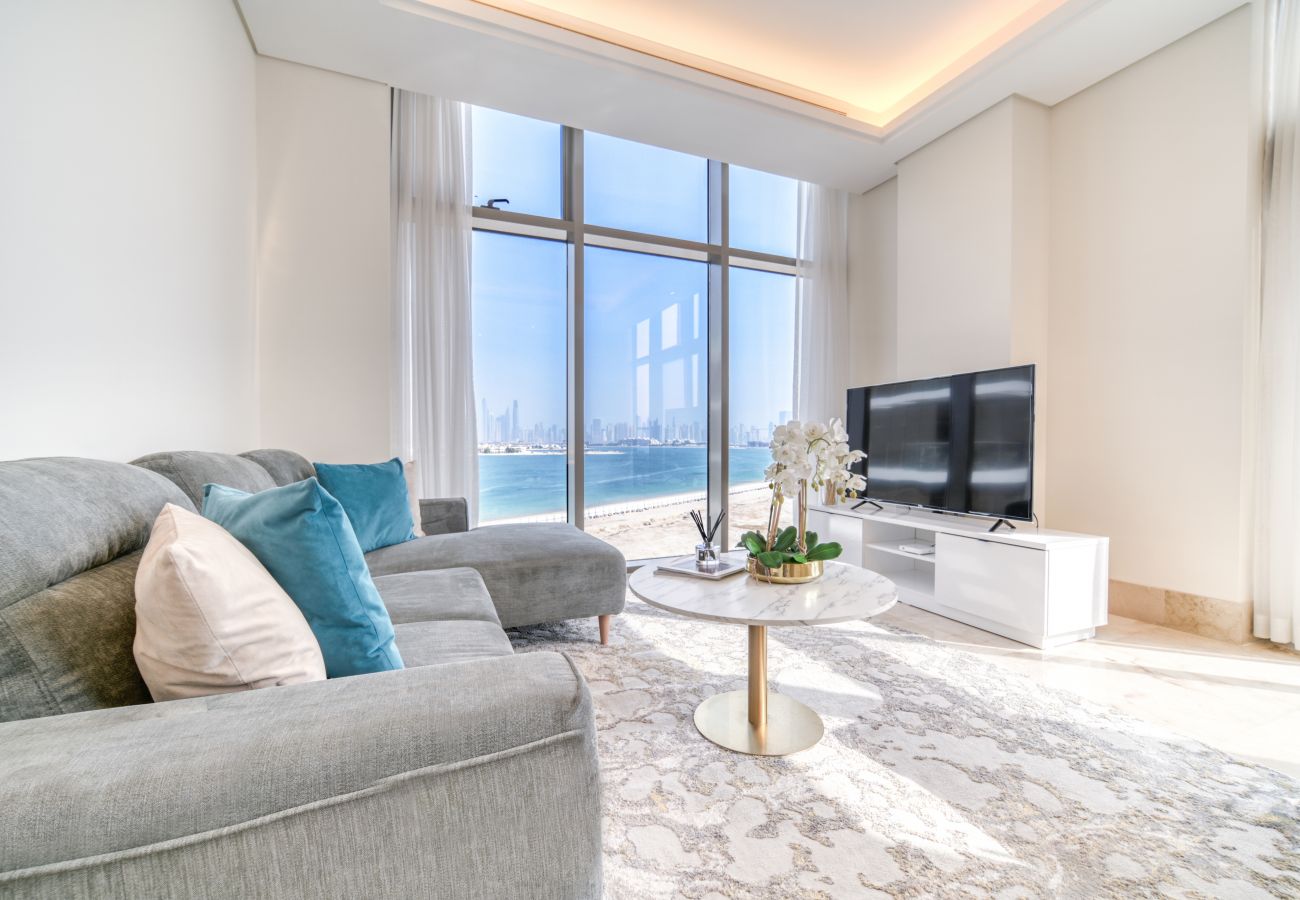 Apartment in Dubai - Chic Beachfront Living: Miami Meets The Palm