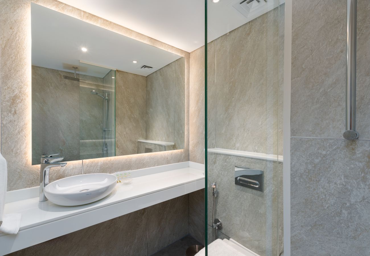 Apartment in Dubai - Prestigious 1BR Escape at The Palm