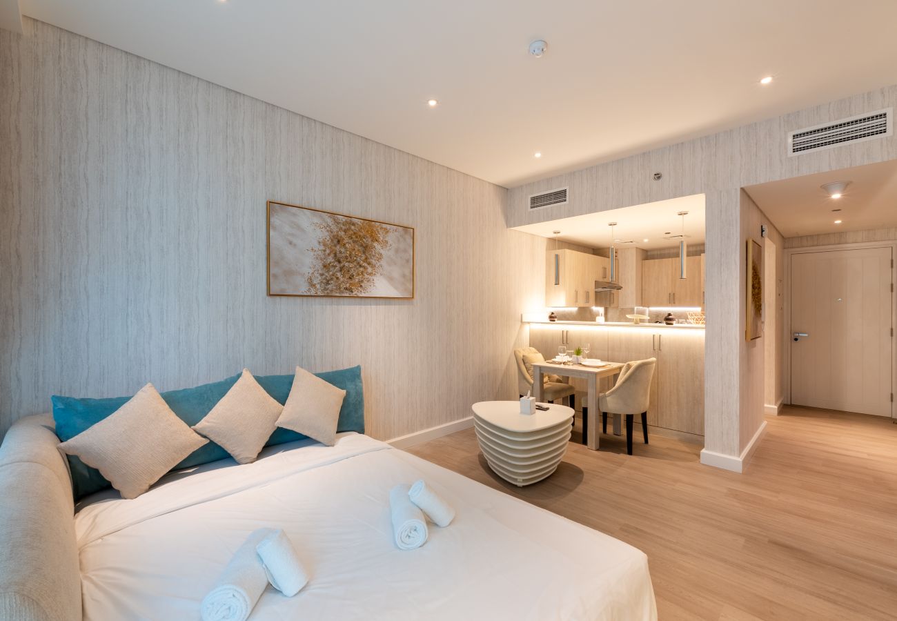 Apartment in Dubai - Prestigious 1BR Escape at The Palm