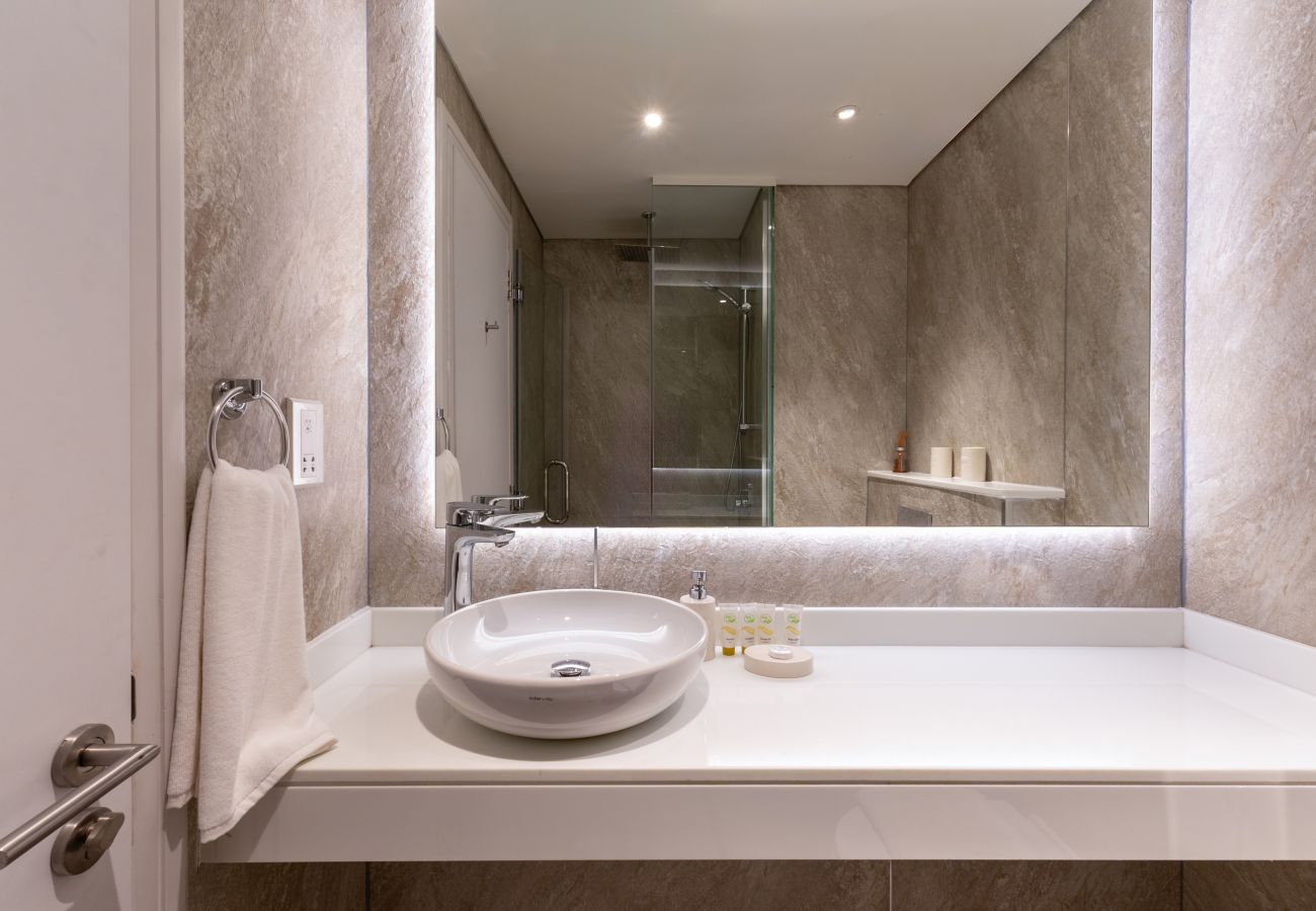Apartment in Dubai - Prestigious 1BR Escape at The Palm