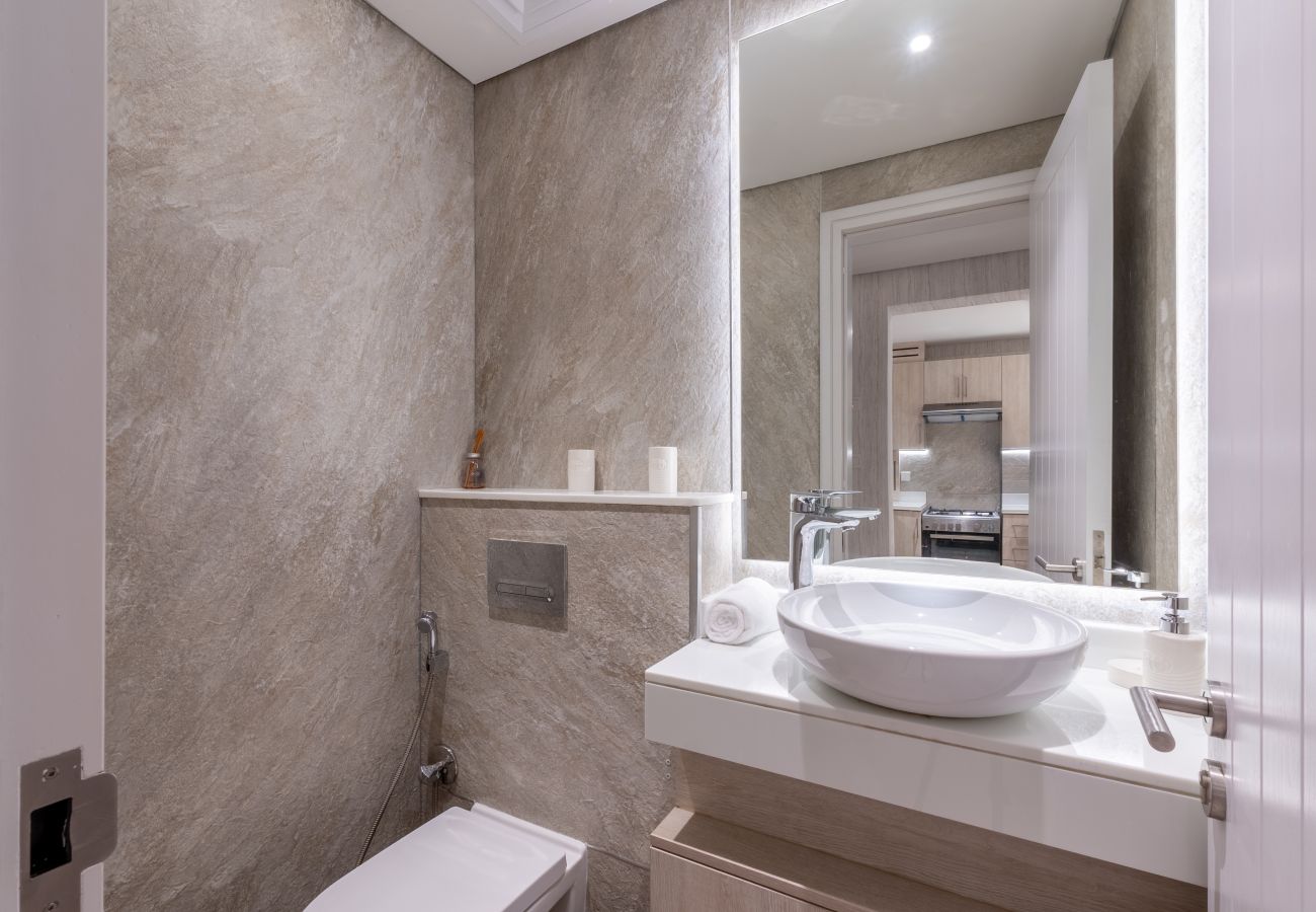 Apartment in Dubai - Prestigious 1BR Escape at The Palm