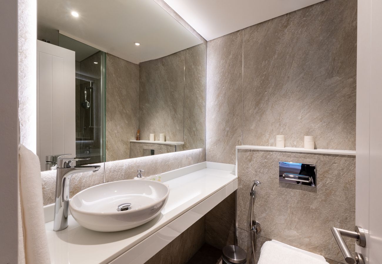 Apartment in Dubai - Prestigious 1BR Escape at The Palm