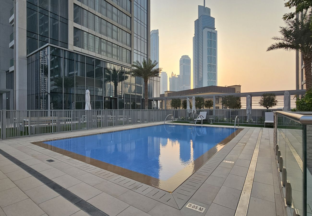 Apartment in Dubai - City Living at Its Best: Near Burj Khalifa