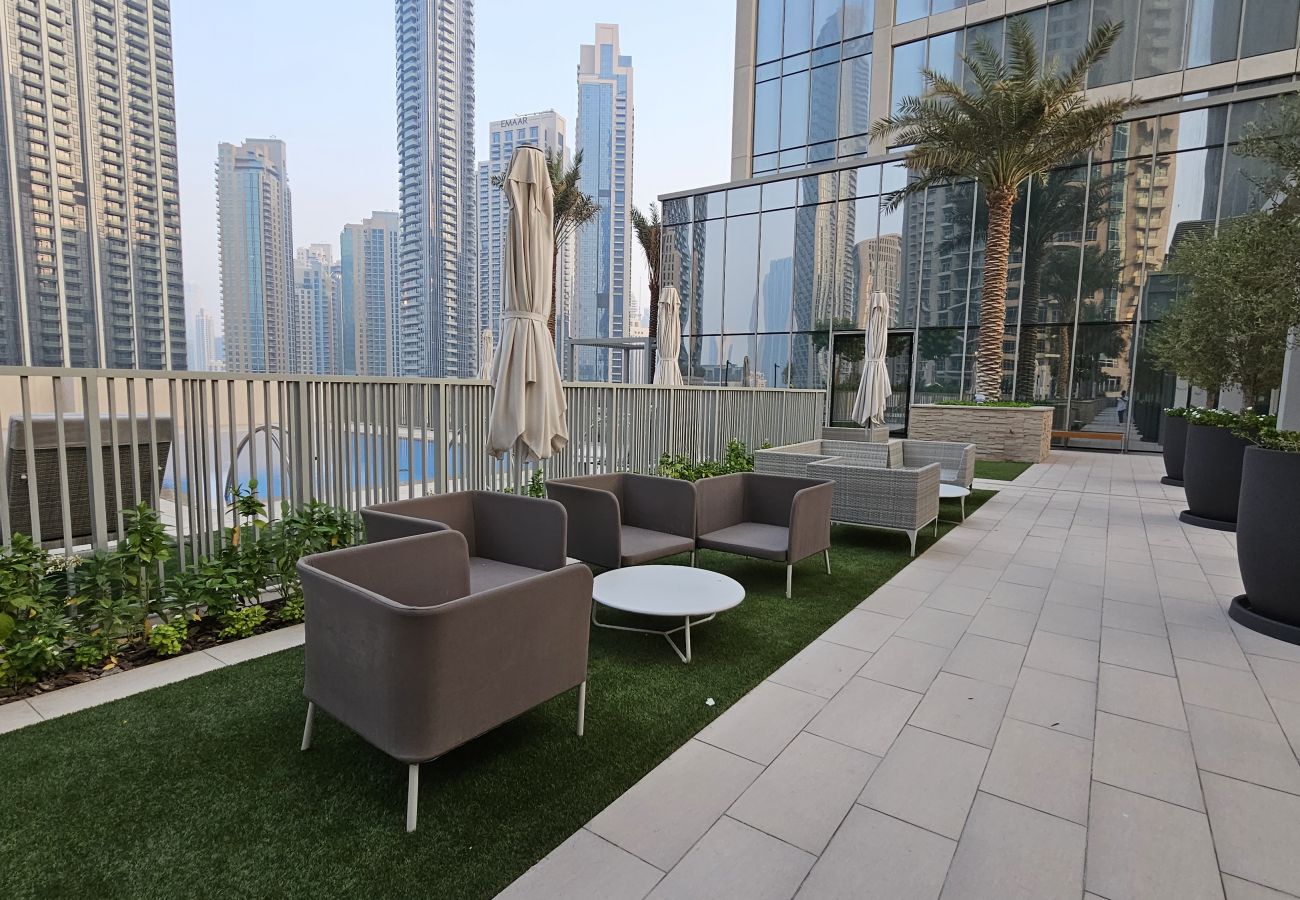 Apartment in Dubai - City Living at Its Best: Near Burj Khalifa