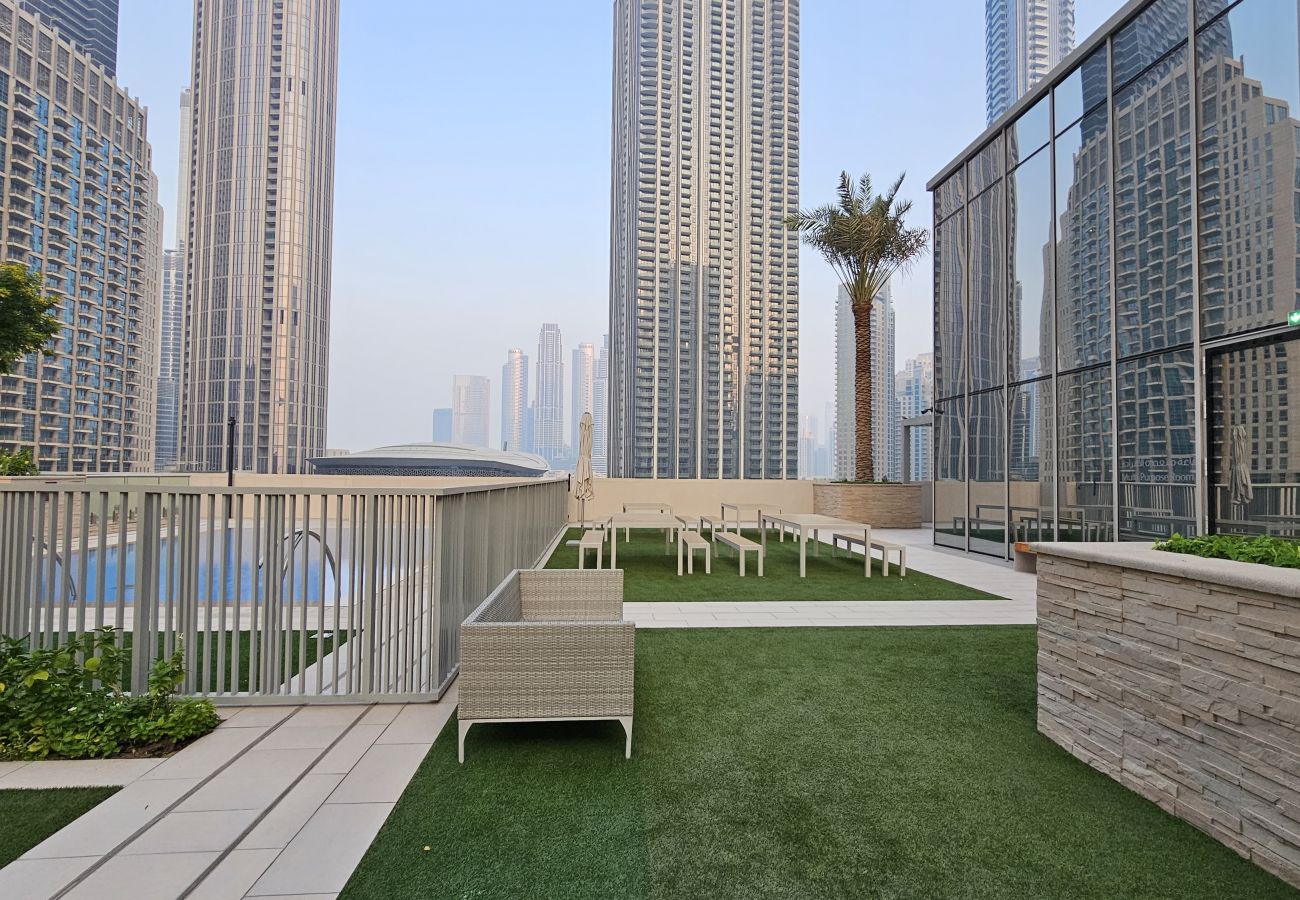 Apartment in Dubai - City Living at Its Best: Near Burj Khalifa