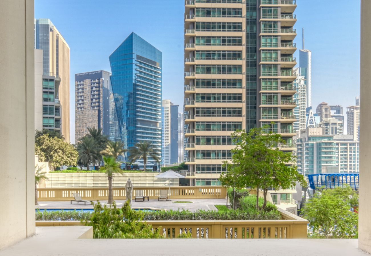 Apartment in Dubai - JBR Gem: Spacious 1BR Apt with Balcony