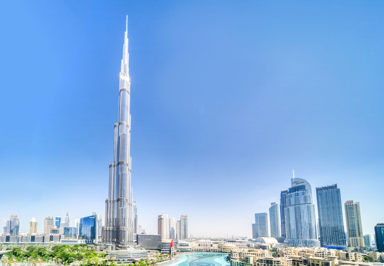 Apartment in Dubai - Upscale 2BR w/ Burj Khalifa & Fountain Views