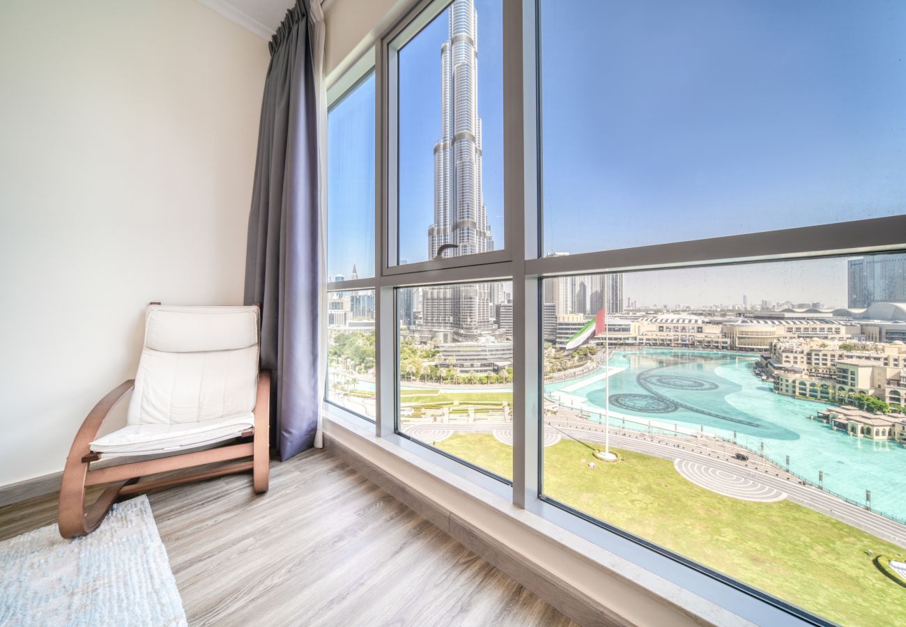 Apartment in Dubai - Upscale 2BR w/ Burj Khalifa & Fountain Views