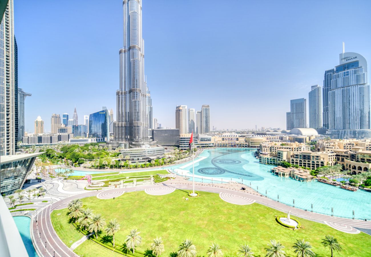 Apartment in Dubai - Upscale 2BR w/ Burj Khalifa & Fountain Views