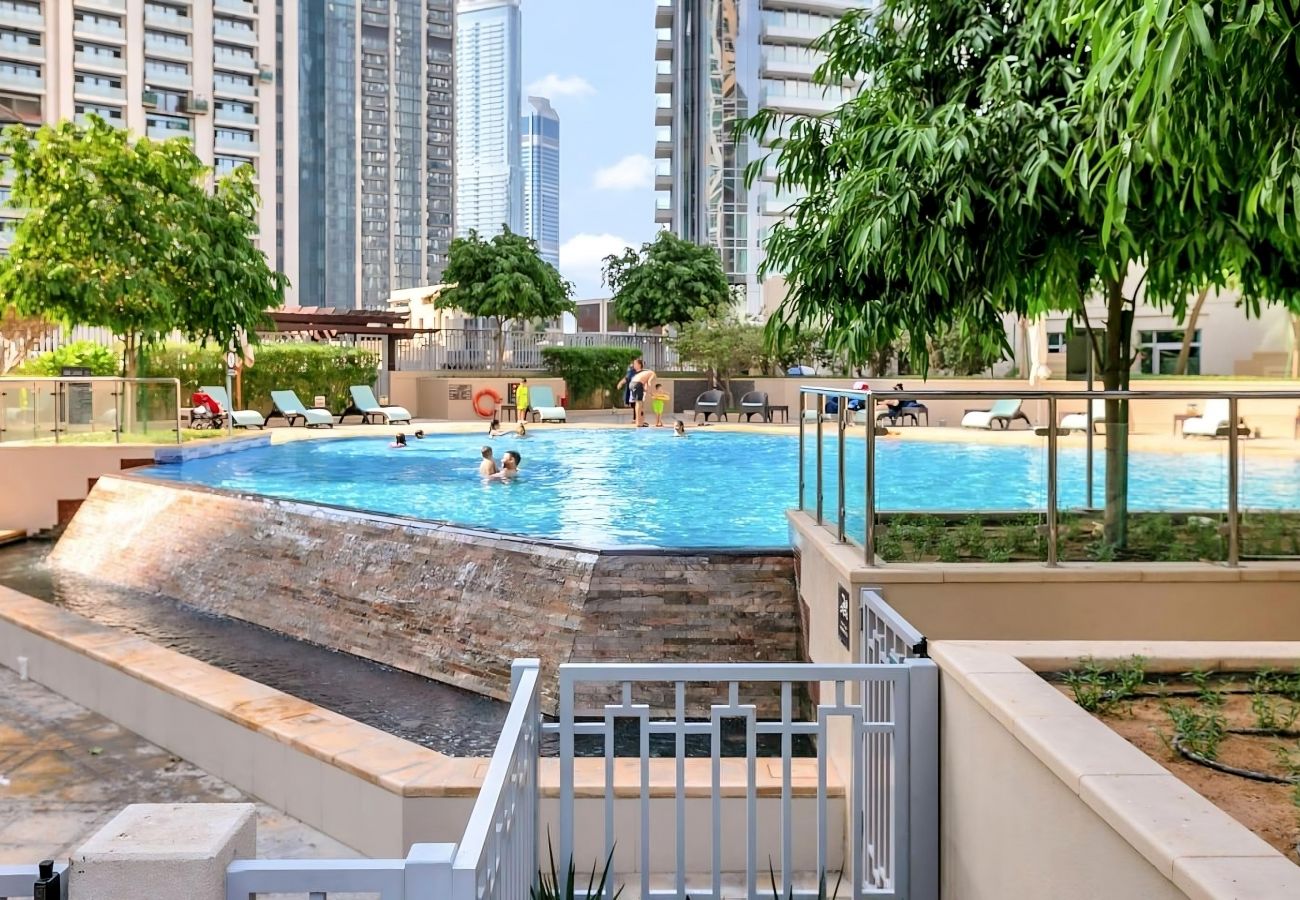 Apartment in Dubai - Upscale 2BR w/ Burj Khalifa & Fountain Views