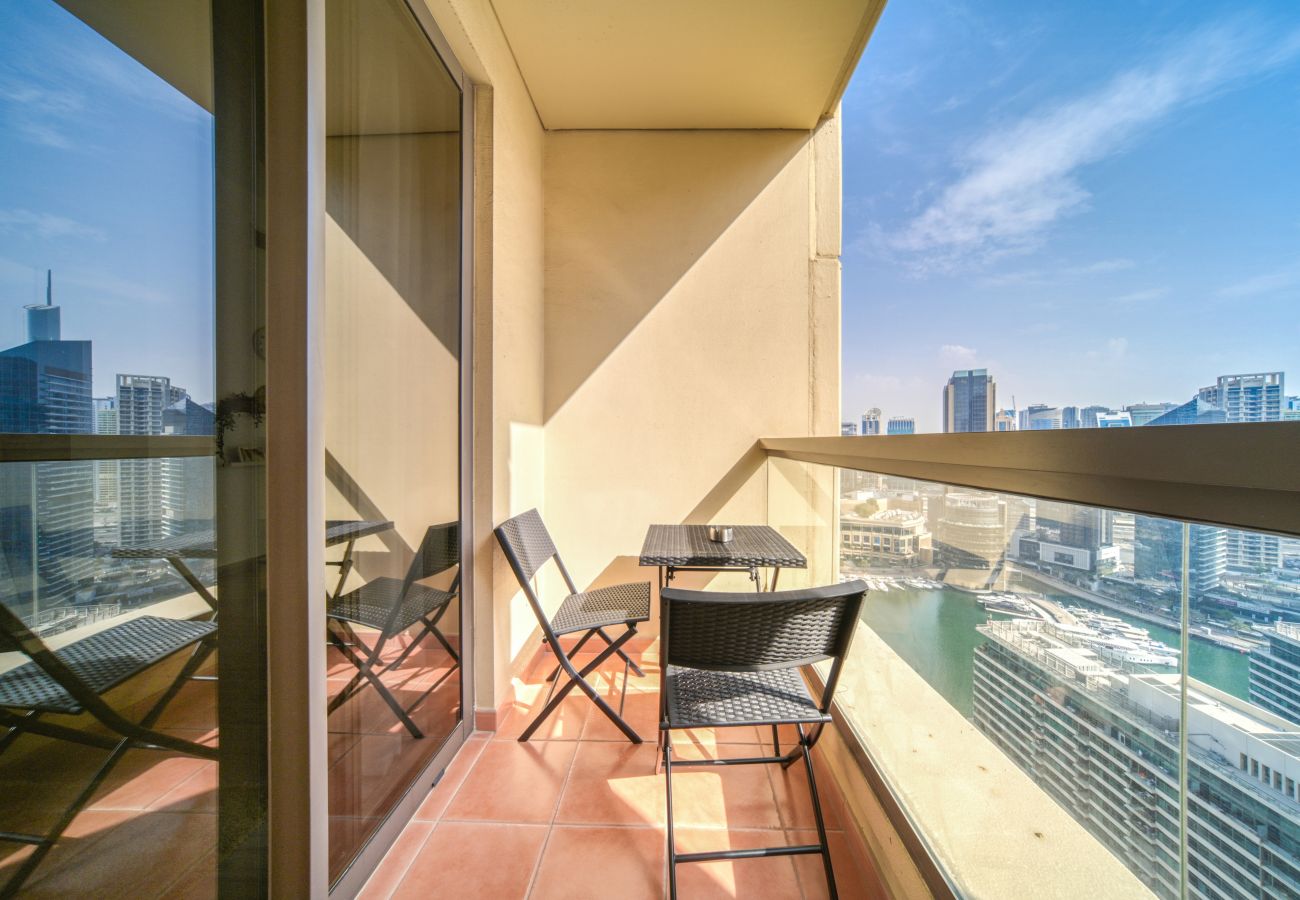 Apartment in Dubai - JBR Sunset Hideaway: Cozy 1BR w/ Balcony