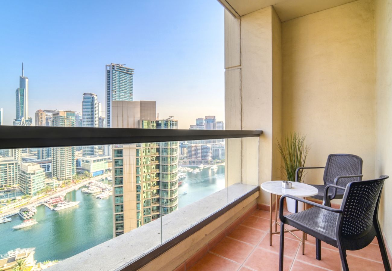 Apartment in Dubai - Urban JBR Vibe & Lush Marina Living