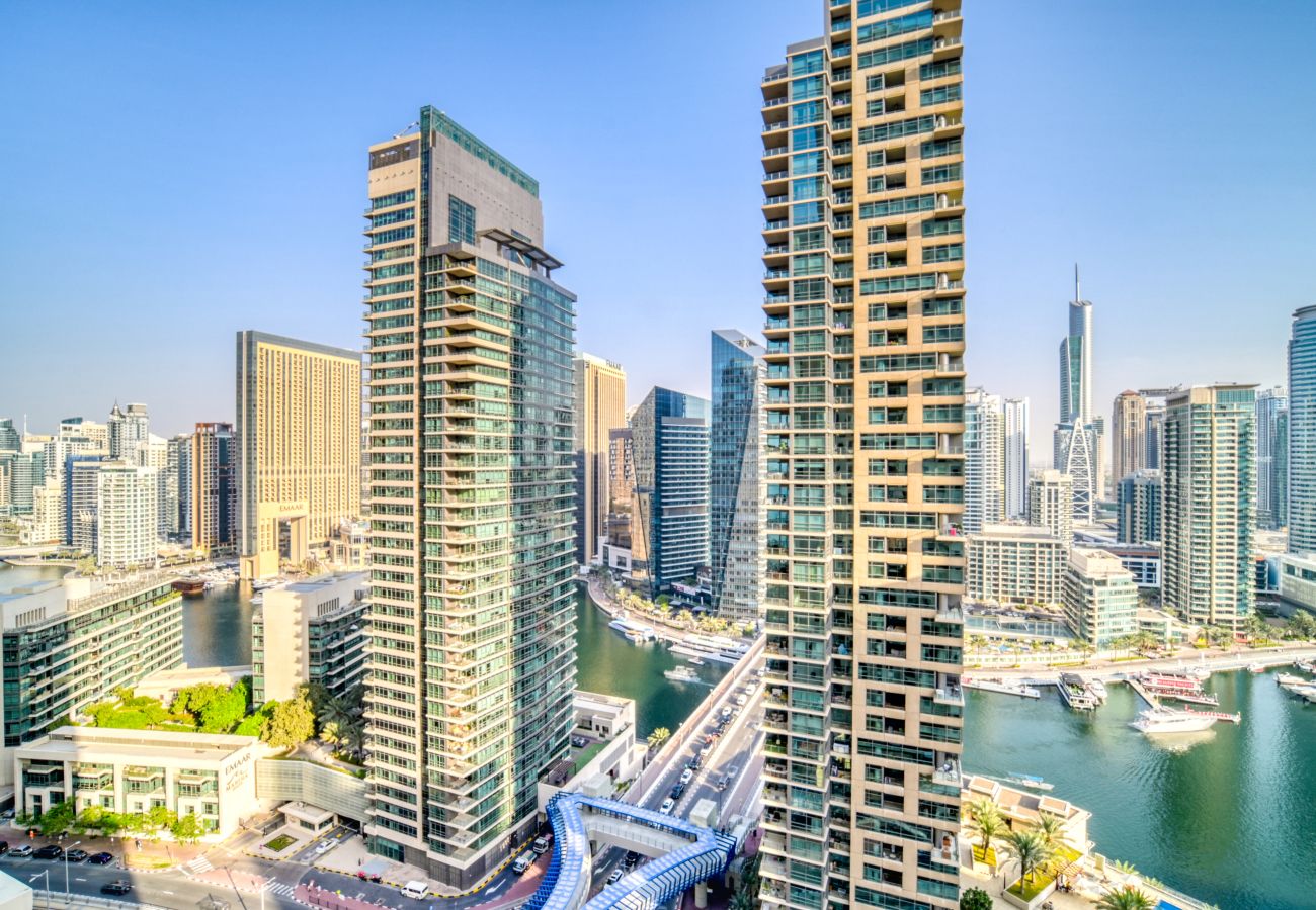 Apartment in Dubai - Urban JBR Vibe & Lush Marina Living