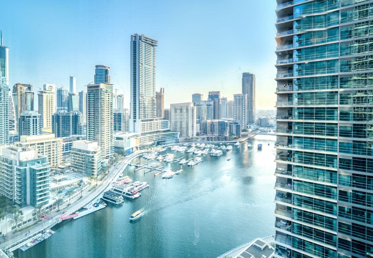 Apartment in Dubai - Exclusive and Convenient Marina Living 