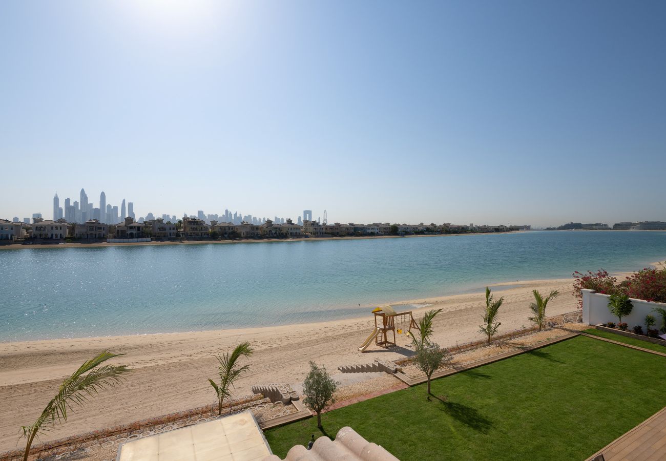 Villa in Dubai - Villa on Beach w/ Private Pool The Palm Jumeirah