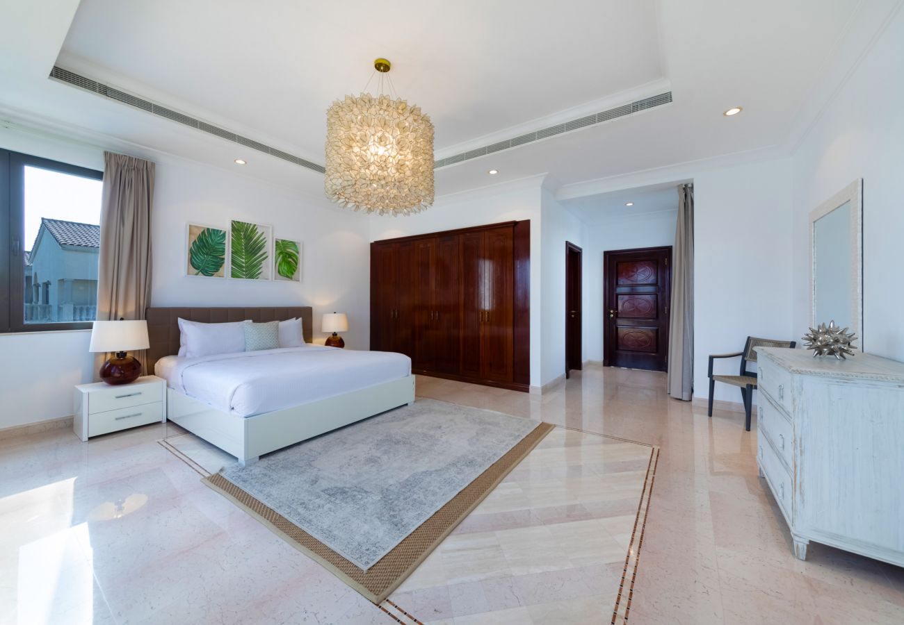 Villa in Dubai - 5* Villa with Private Pool/Beach on Palm Jumeirah