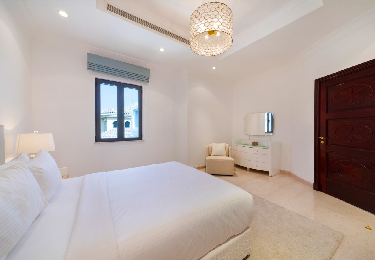 Villa in Dubai - 5* Villa with Private Pool/Beach on Palm Jumeirah