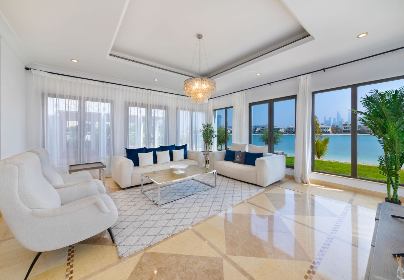 Villa in Dubai - 5* Villa with Private Pool/Beach on Palm Jumeirah