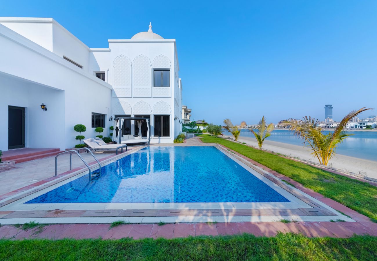 Villa in Dubai - 5* Villa with Private Pool/Beach on Palm Jumeirah