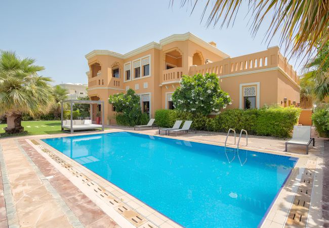 Dubai - Villa