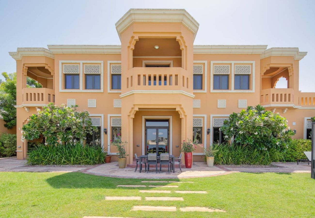 Villa in Dubai - Prvt Pool & Beach! in Luxury Palm Jumeirah Villa