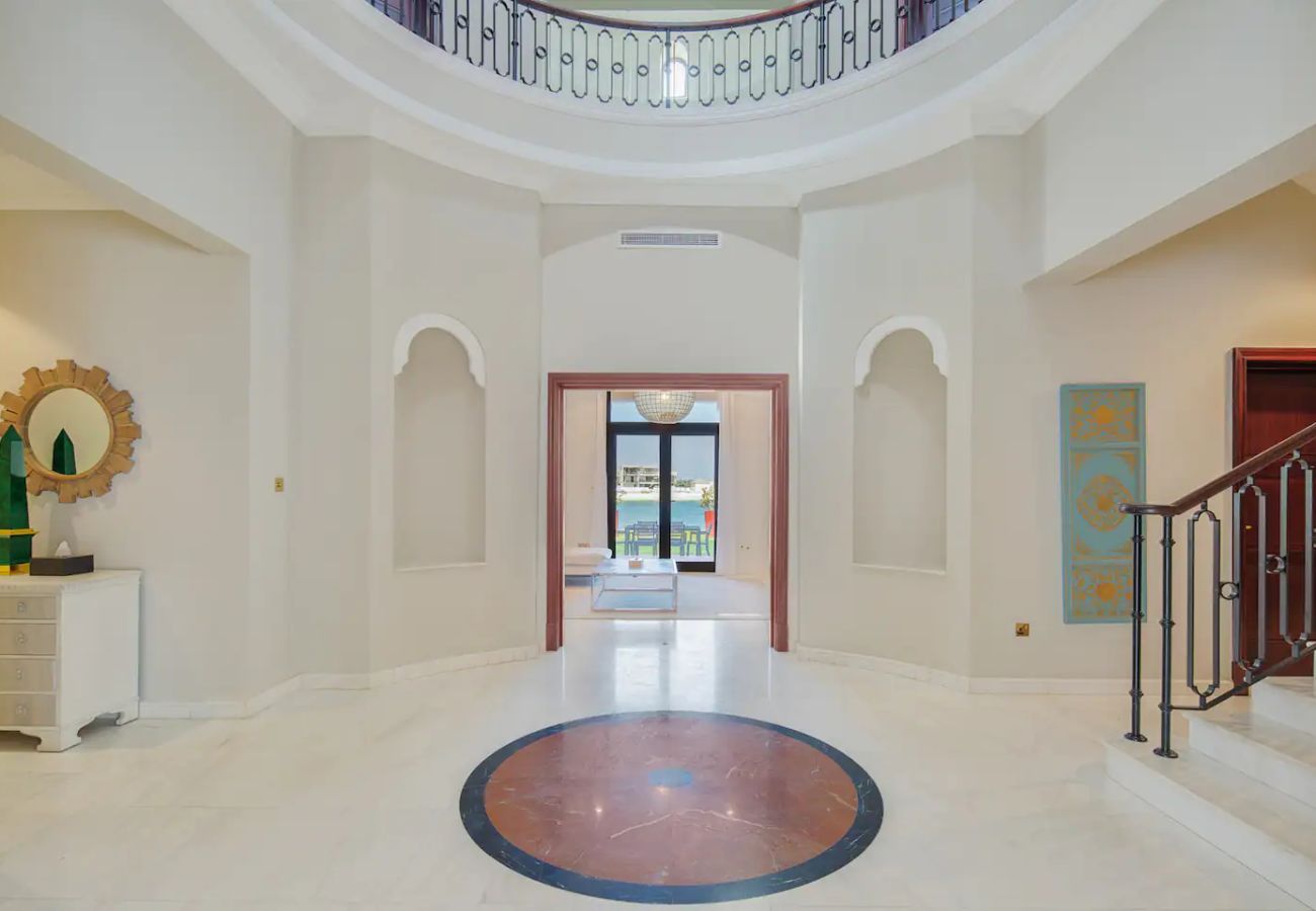 Villa in Dubai - Prvt Pool & Beach! in Luxury Palm Jumeirah Villa