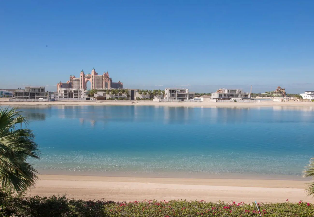 Villa in Dubai - Prvt Pool & Beach! in Luxury Palm Jumeirah Villa