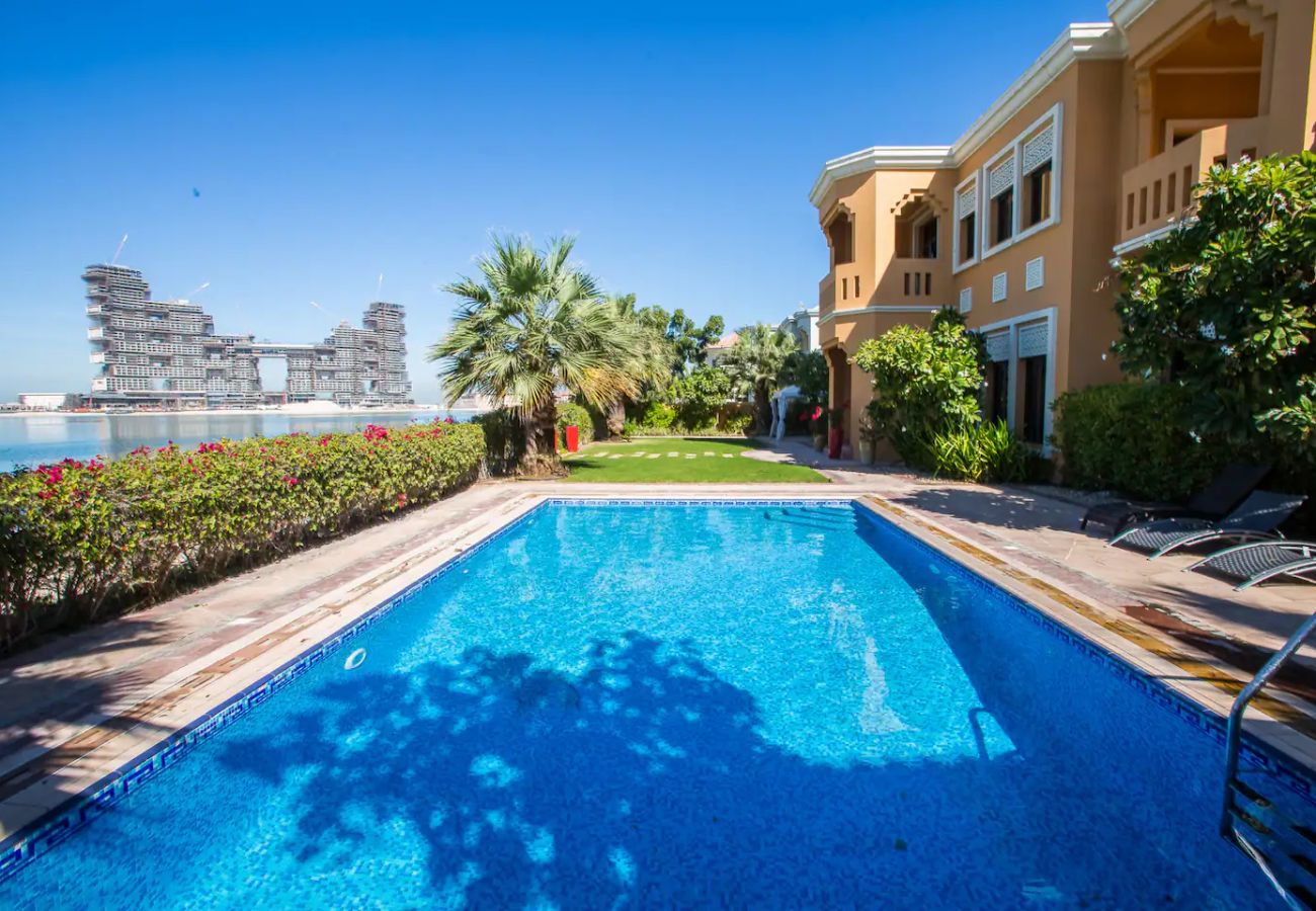 Villa in Dubai - Prvt Pool & Beach! in Luxury Palm Jumeirah Villa