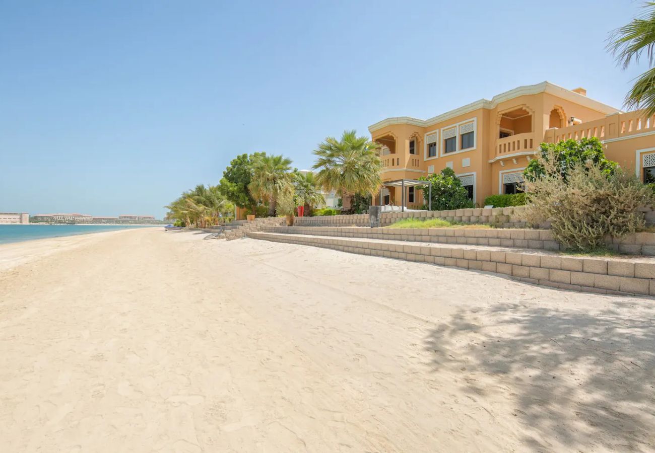 Villa in Dubai - Prvt Pool & Beach! in Luxury Palm Jumeirah Villa