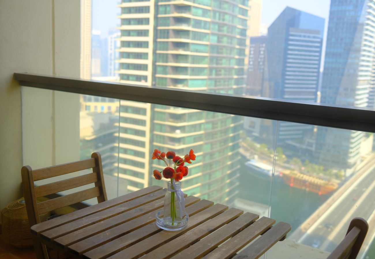 Apartment in Dubai - 2BR Escape with Panoramic Marina Views in JBR