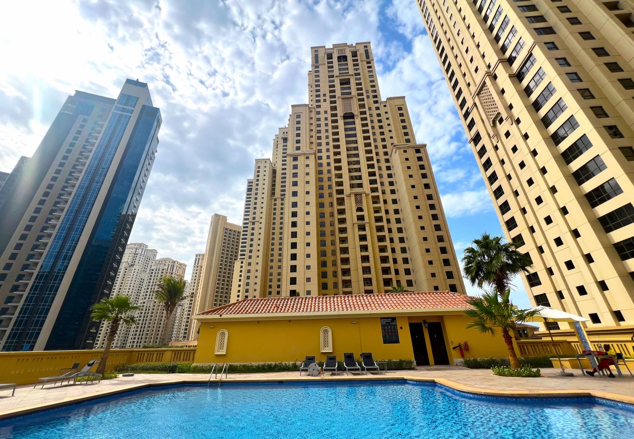 Apartment in Dubai - 2BR Escape with Panoramic Marina Views in JBR