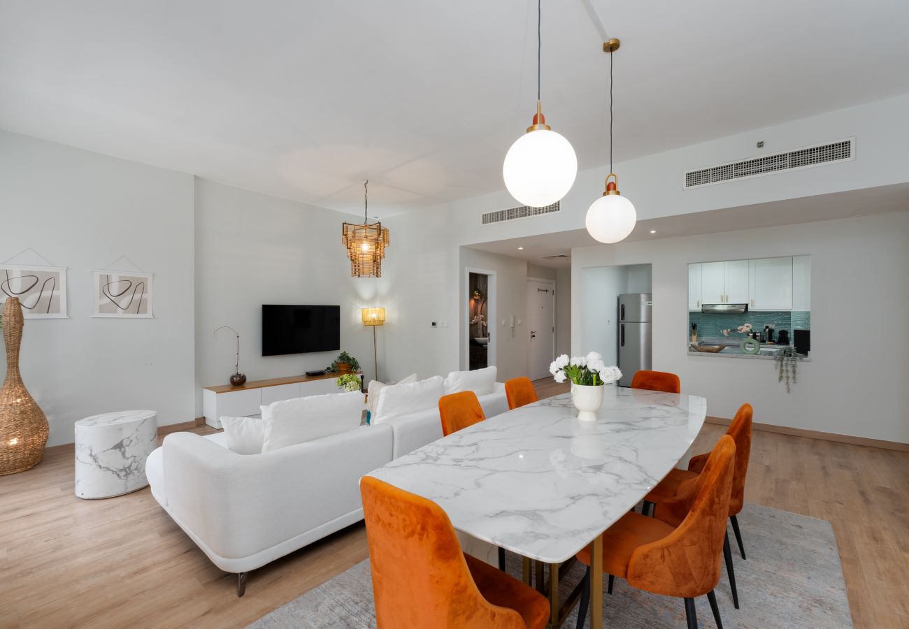 Apartment in Dubai - 2BR Escape with Panoramic Marina Views in JBR