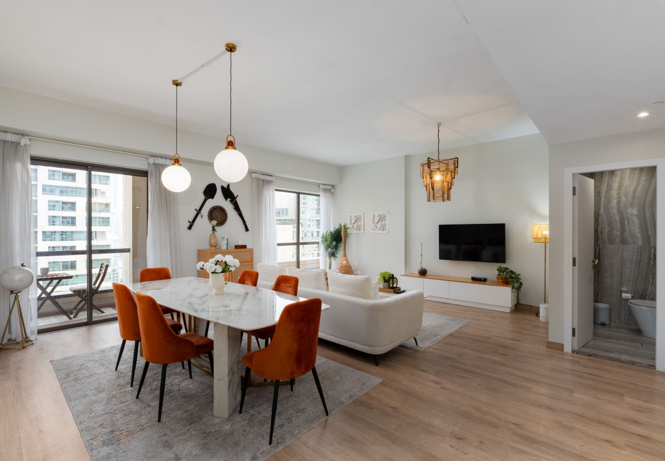Apartment in Dubai - 2BR Escape with Panoramic Marina Views in JBR