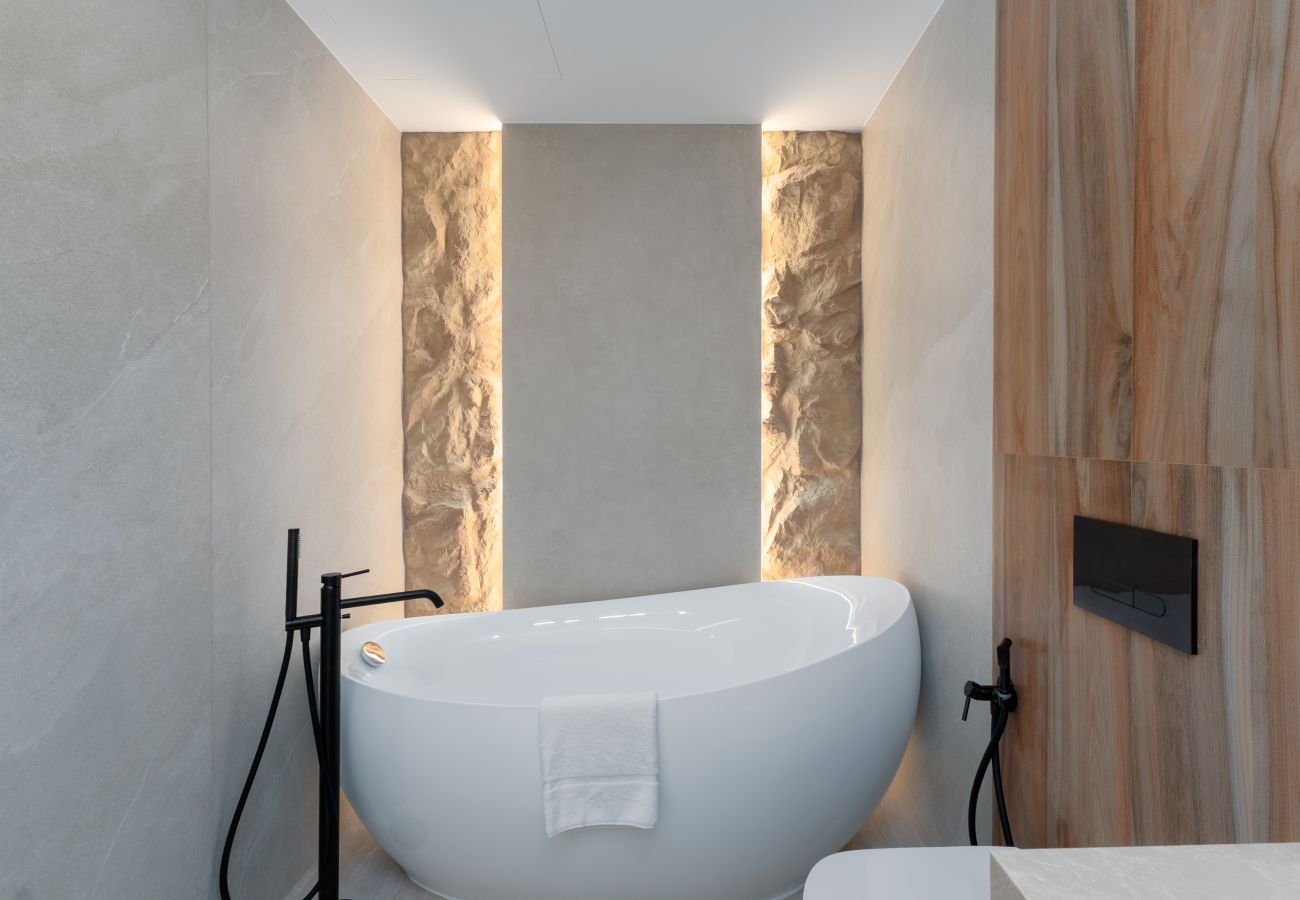 Apartment in Dubai - Lavish 2BR with Spectacular Sea Views