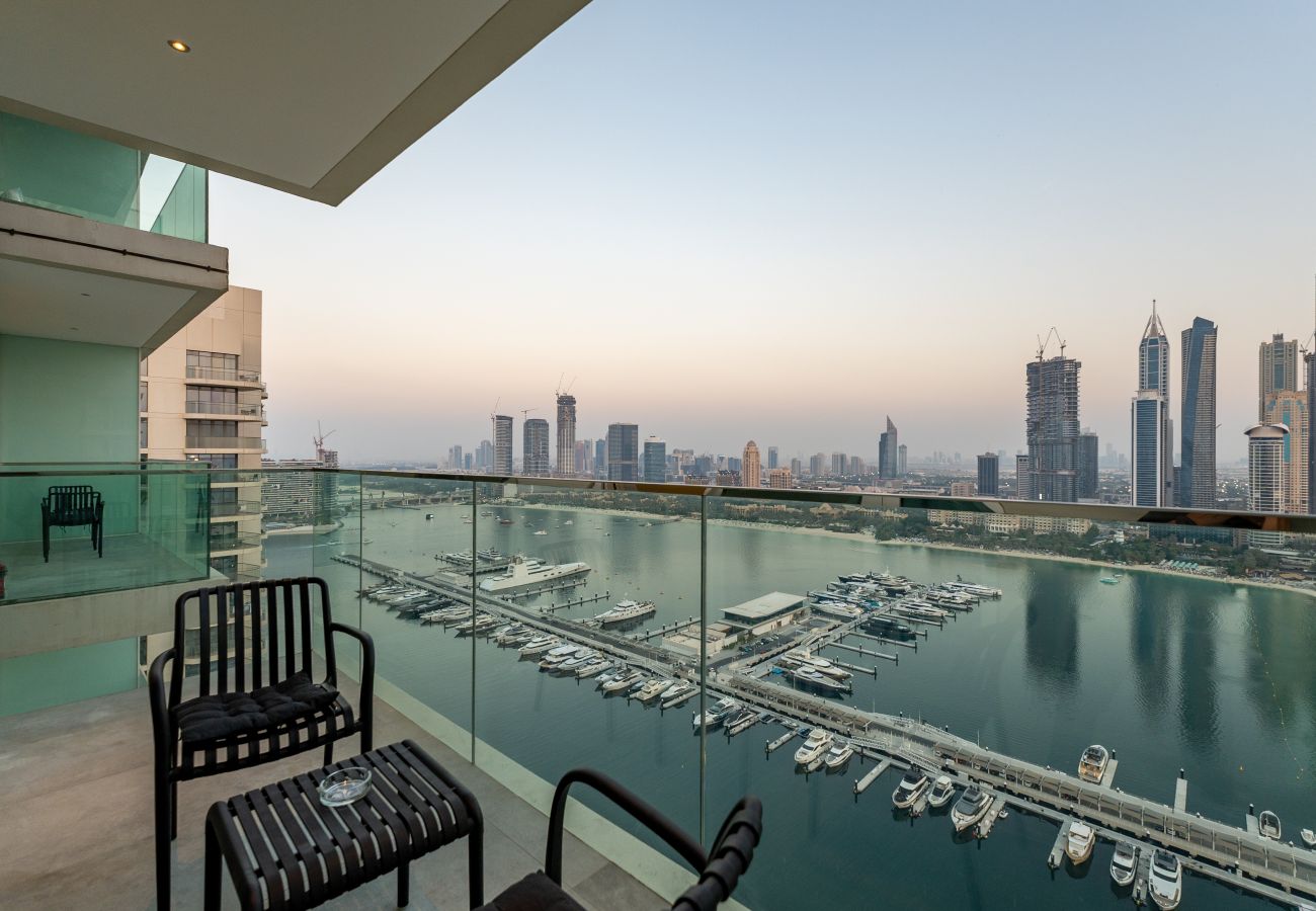 Apartment in Dubai - Lavish 2BR with Spectacular Sea Views