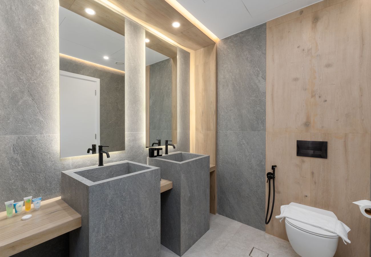 Apartment in Dubai - Lavish 2BR with Spectacular Sea Views