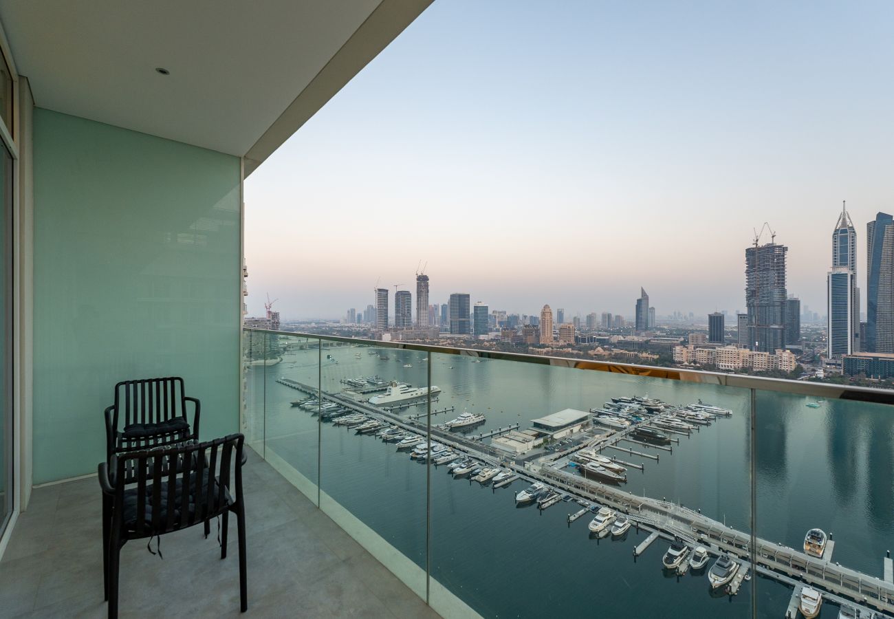 Apartment in Dubai - Lavish 2BR with Spectacular Sea Views