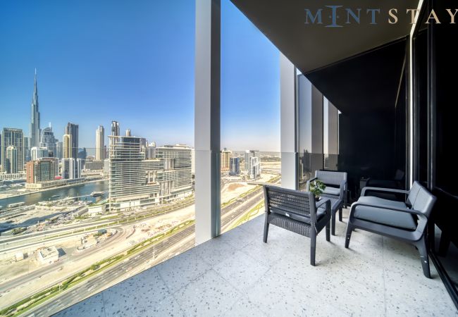 Studio in Dubai - Cozy Studio w/ Burj Khalifa Balcony Retreat