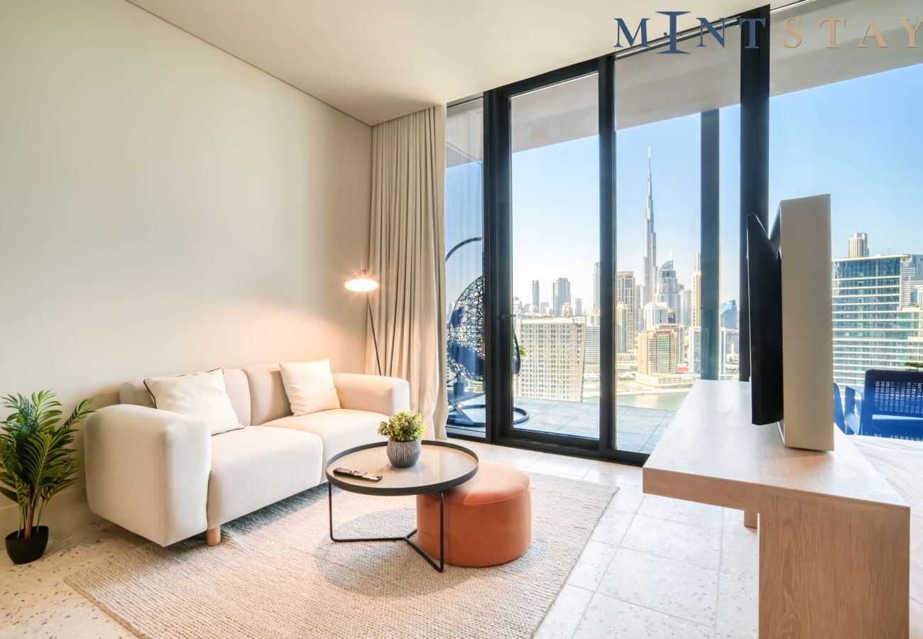 Studio in Dubai - Cozy Studio w/ Burj Khalifa Balcony Retreat