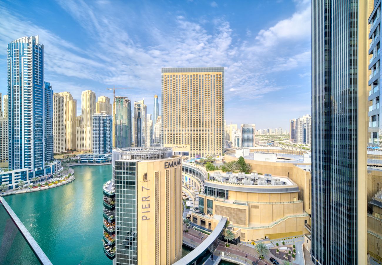 Apartment in Dubai - Exclusive 2BR Apt with Superb Balcony Marina Views