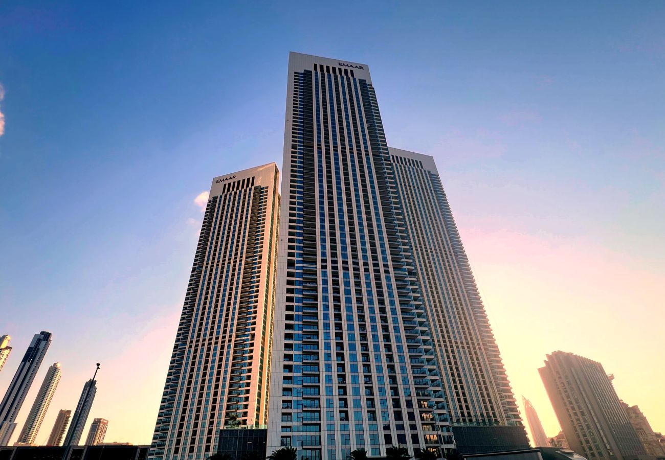 Apartment in Dubai - Regal 3BR+Maid w/ Burj Khalifa View Balcony