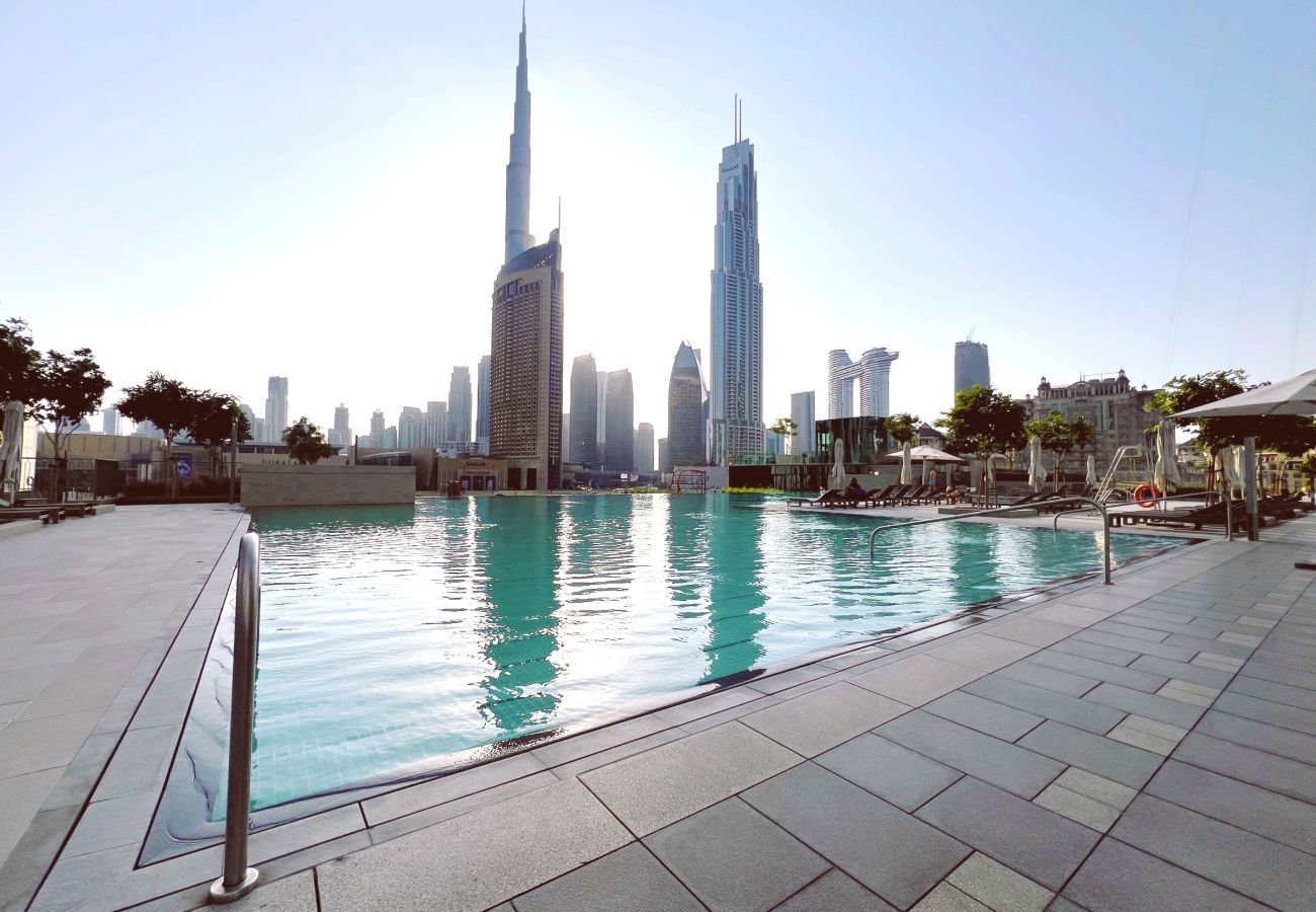 Apartment in Dubai - Regal 3BR+Maid w/ Burj Khalifa View Balcony