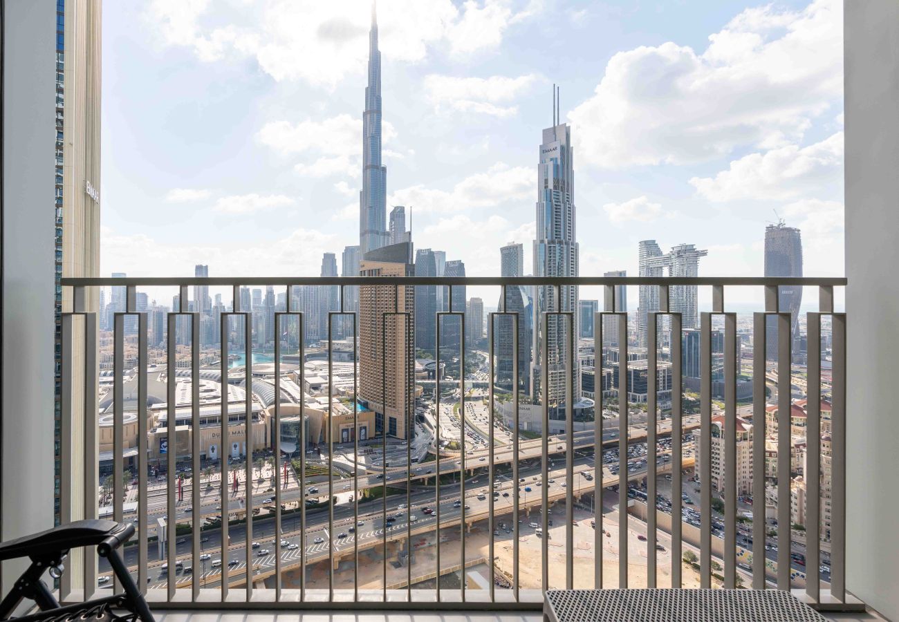 Apartment in Dubai - Regal 3BR+Maid w/ Burj Khalifa View Balcony