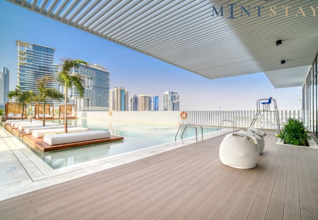 Studio in Dubai - Modern Studio w/ Balcony in Business Bay